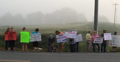Charleston residents protest against Wacker’s communication policy after hydrogen explosion at its polysilicon plant