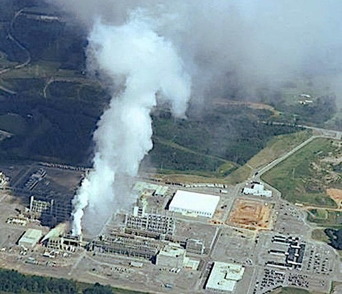 Vapor plume containing traces of hydrochloric acid after explosion at Wacker’s U.S. polysilicon plant in Charleston, Tennessee